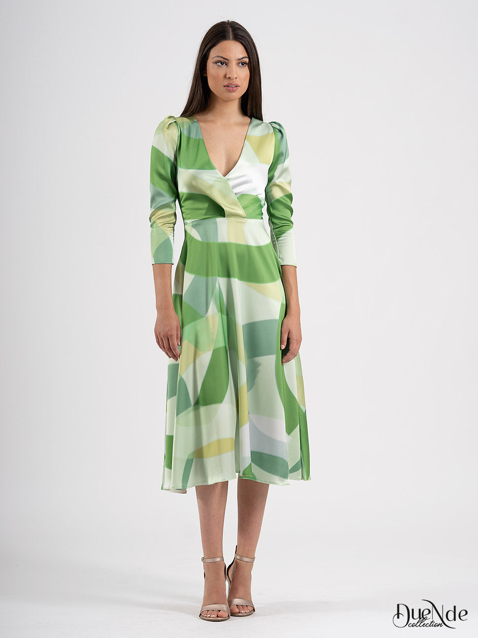 Vestido midi estampado de satén con escote cruzado y manga gigot