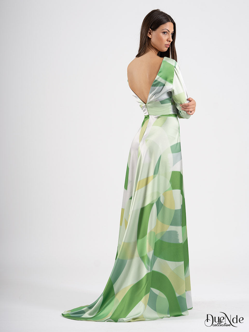 Vestido largo de satén estampado con abertura y escote de lágrima