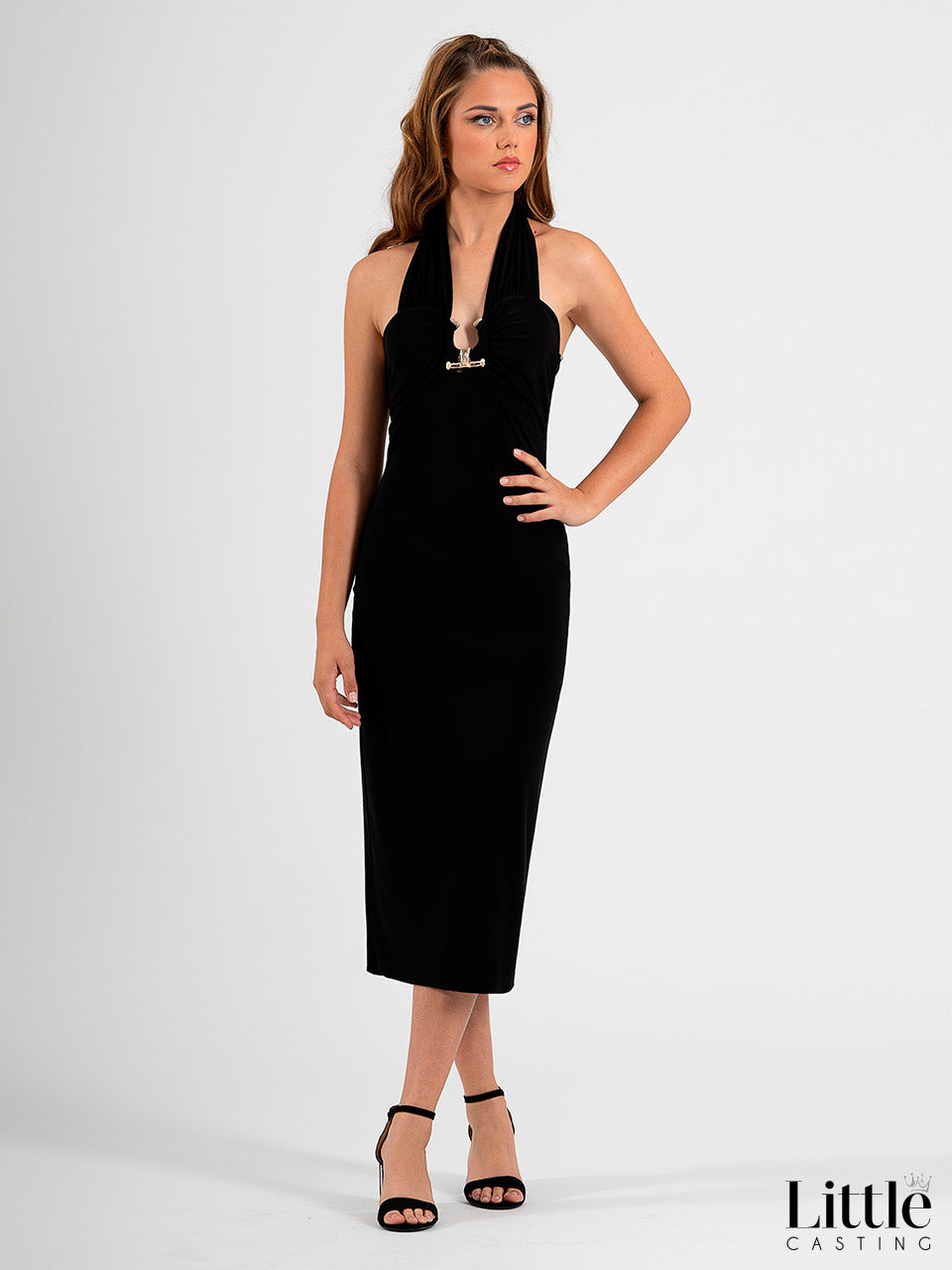 Vestido midi recto de punto sin mangas con escote Halter profundo y aplique en el centro