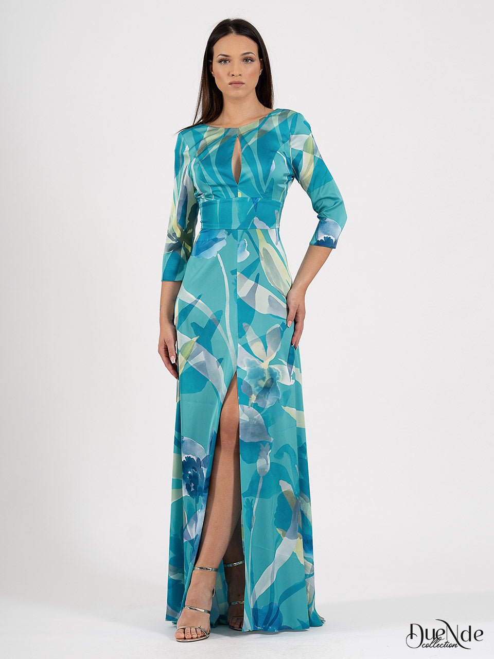 Vestido largo estampado de satén con escote de lágrima y manga francesa