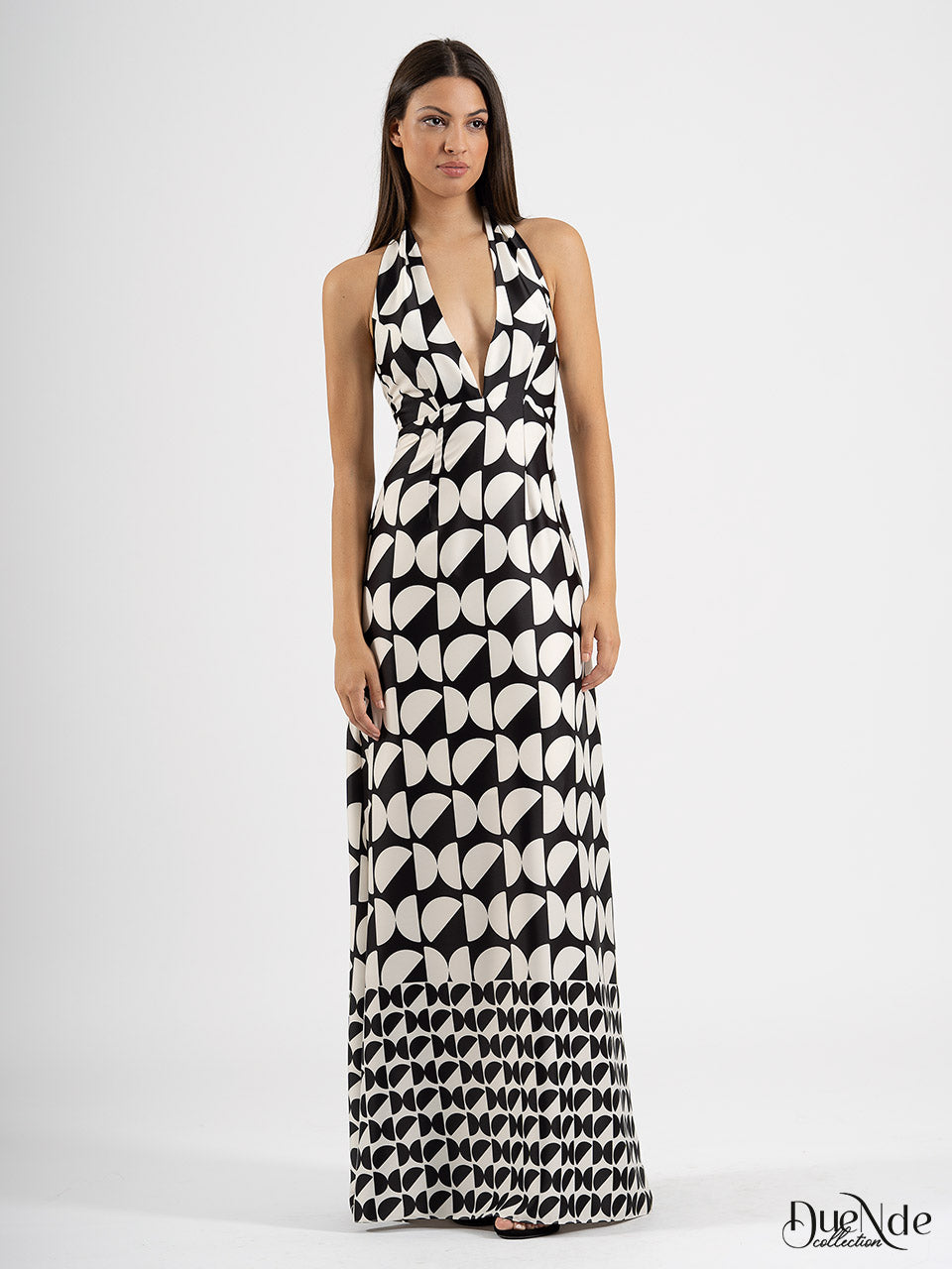 Vestido largo de satén con estampado geométrico y escote Halter