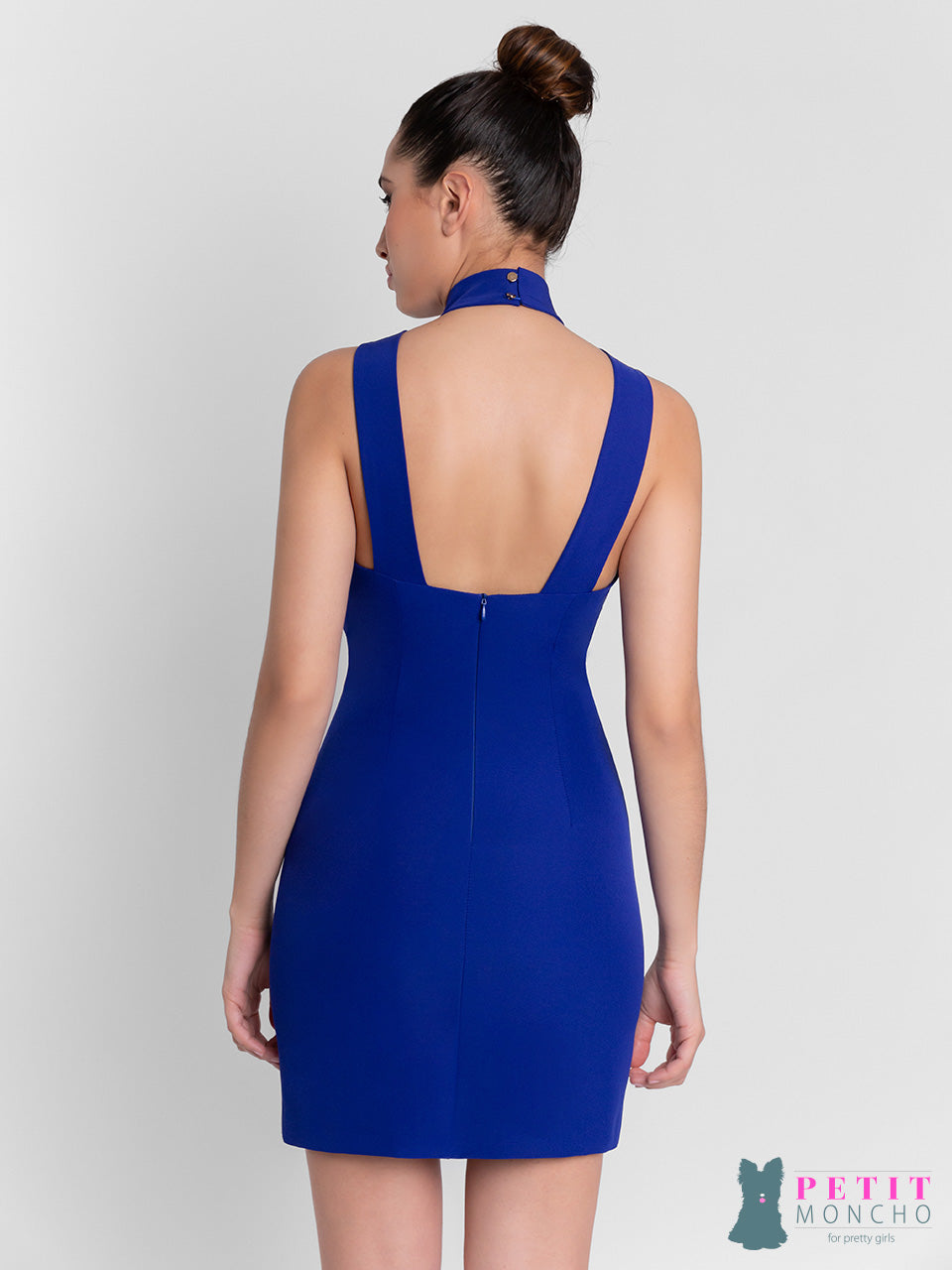 Vestido corto de tubo escote Halter si mangas con espalda descubierta