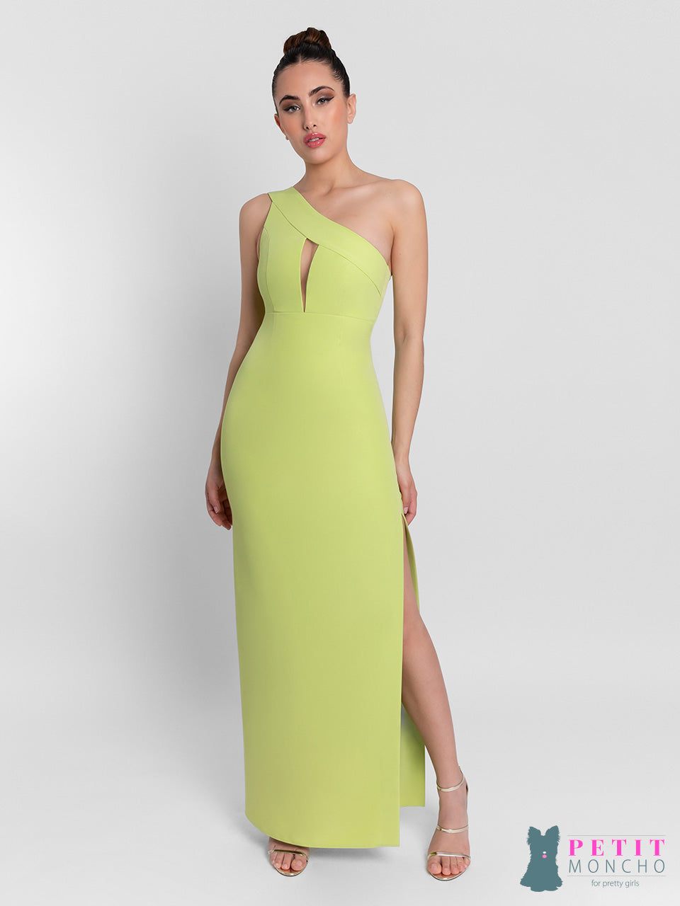 Vestido largo asimétrico de corte recto con abertura y sin mangas