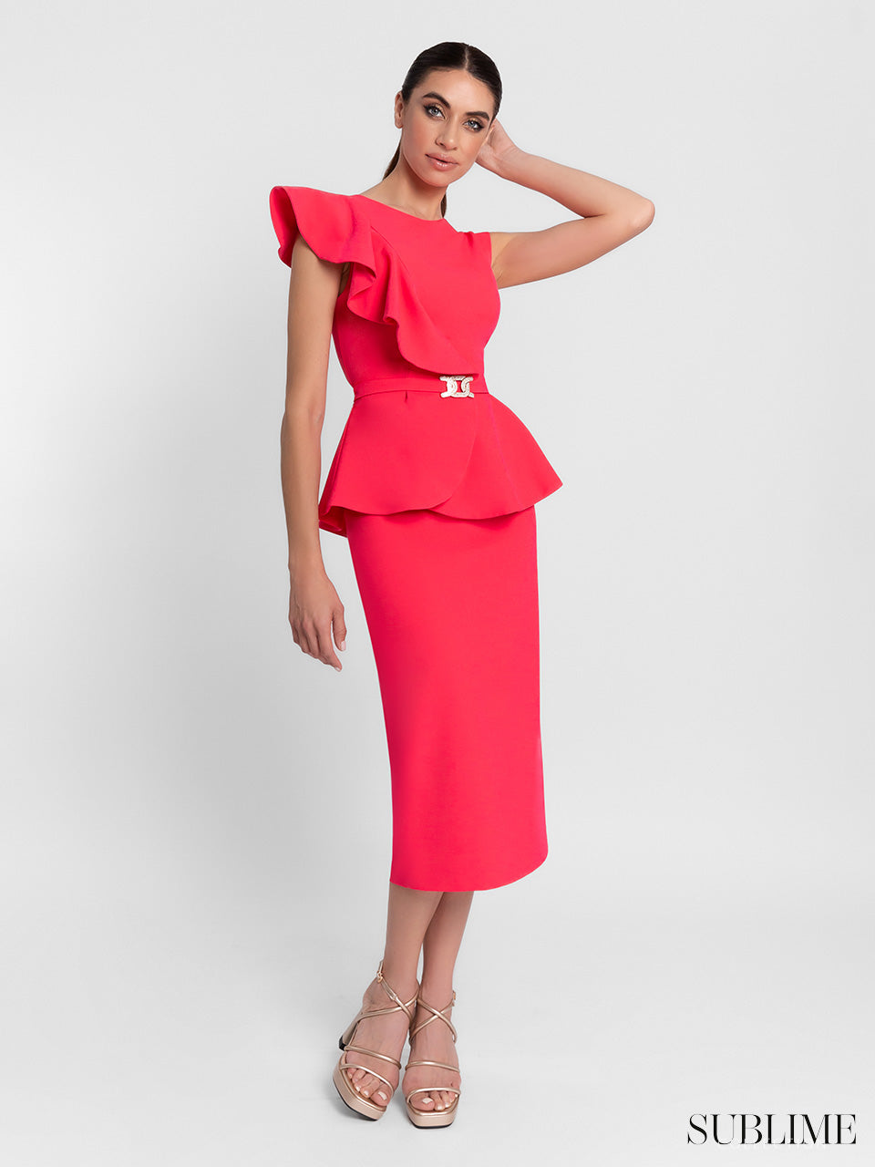 Vestido midi recto de peplum y hebilla con cuello redondo y manga corta