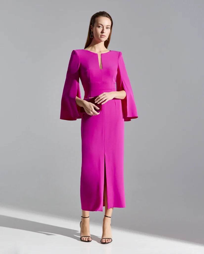 Vestido midi fucsia con mangas semiabiertas y escote transparente
