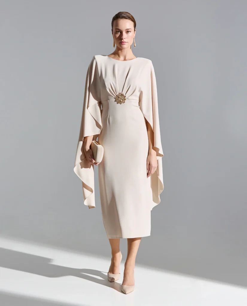 Vestido con falda recta largo midi y mangas estilo capa