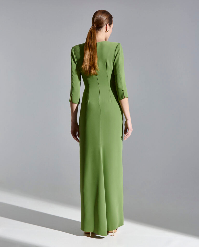 Vestido largo con flor y ajustado en la cintura Sonia Peña