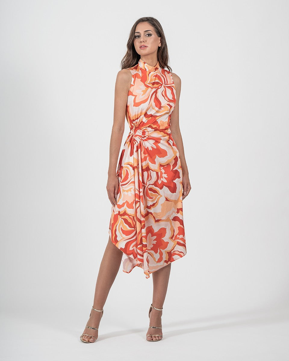 Vestido corto estampado cuello cisne con drapeado lateral sin mangas