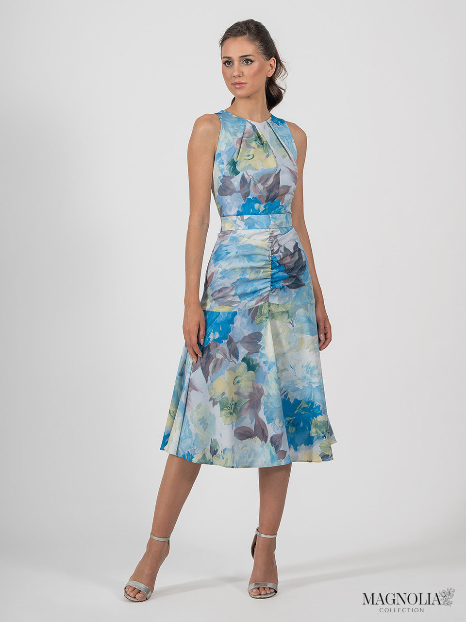 Vestido corto evasé estampado y plisado con cuello redondo sin mangas