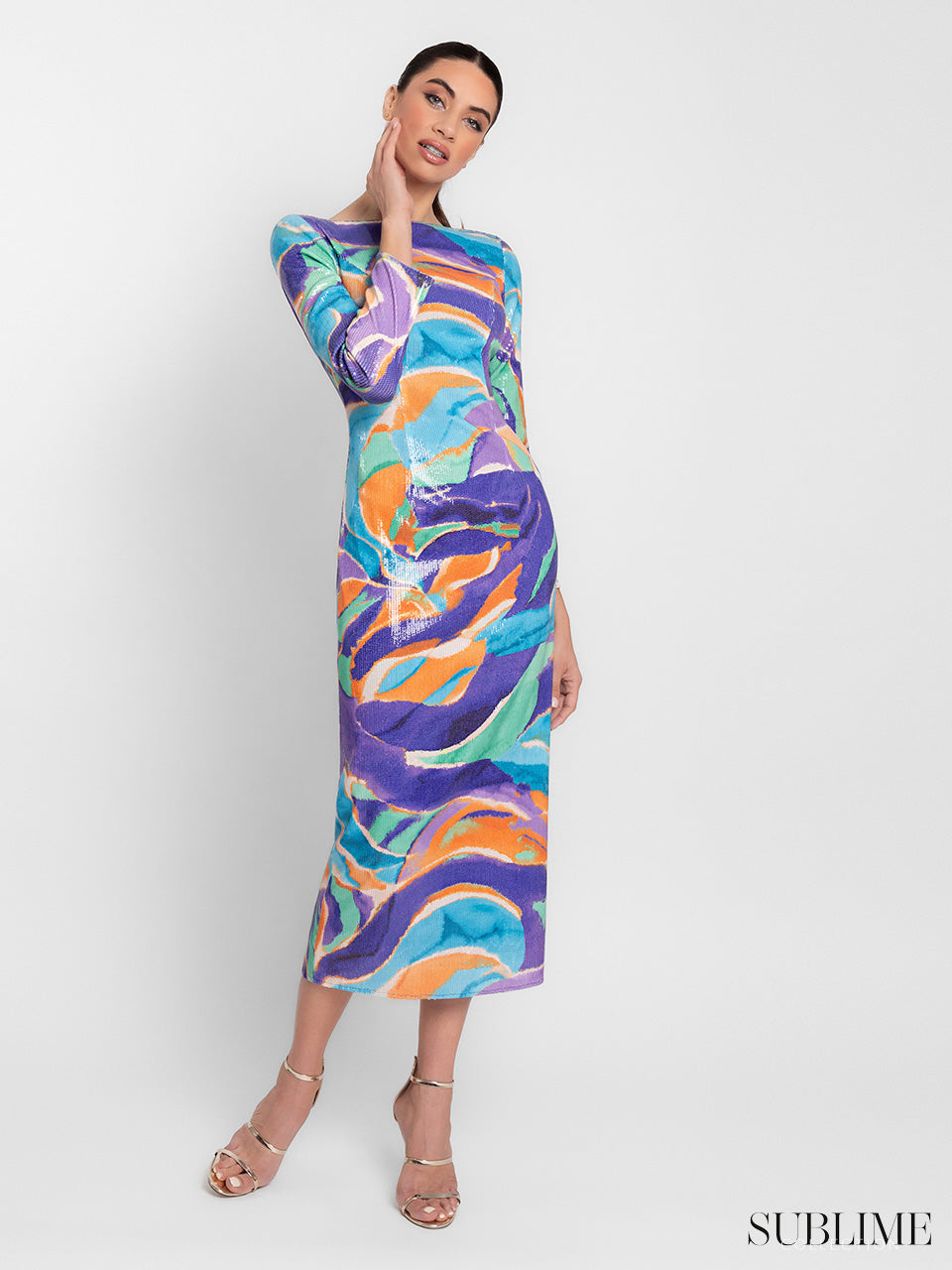 Vestido midi estampado de lentejuelas con cuello redondo y manga larga