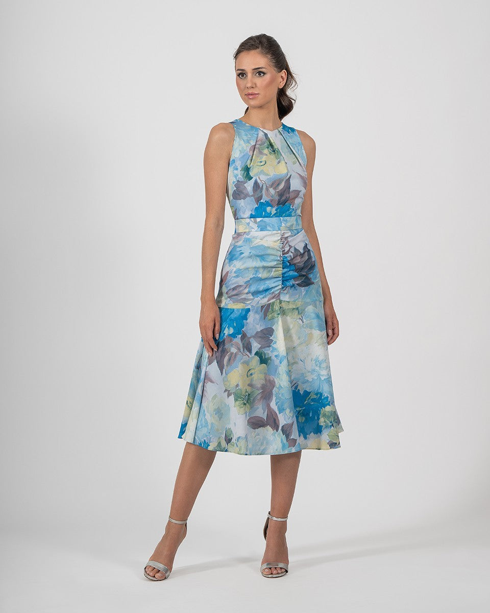 Vestido corto evasé estampado y plisado con cuello redondo sin mangas