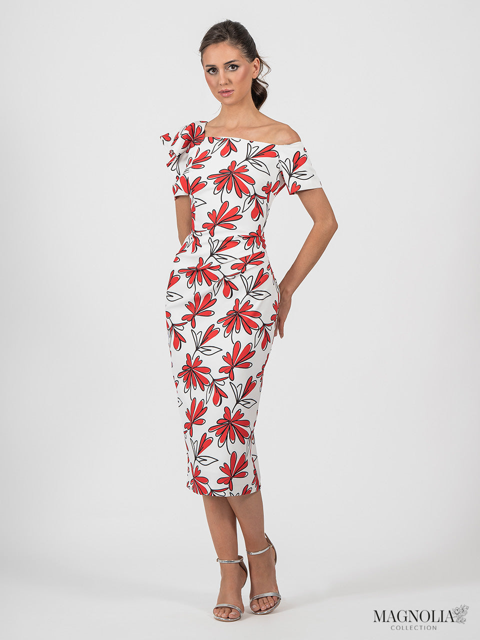 Vestido midi de flores recto con escote asimétrico y manga corta