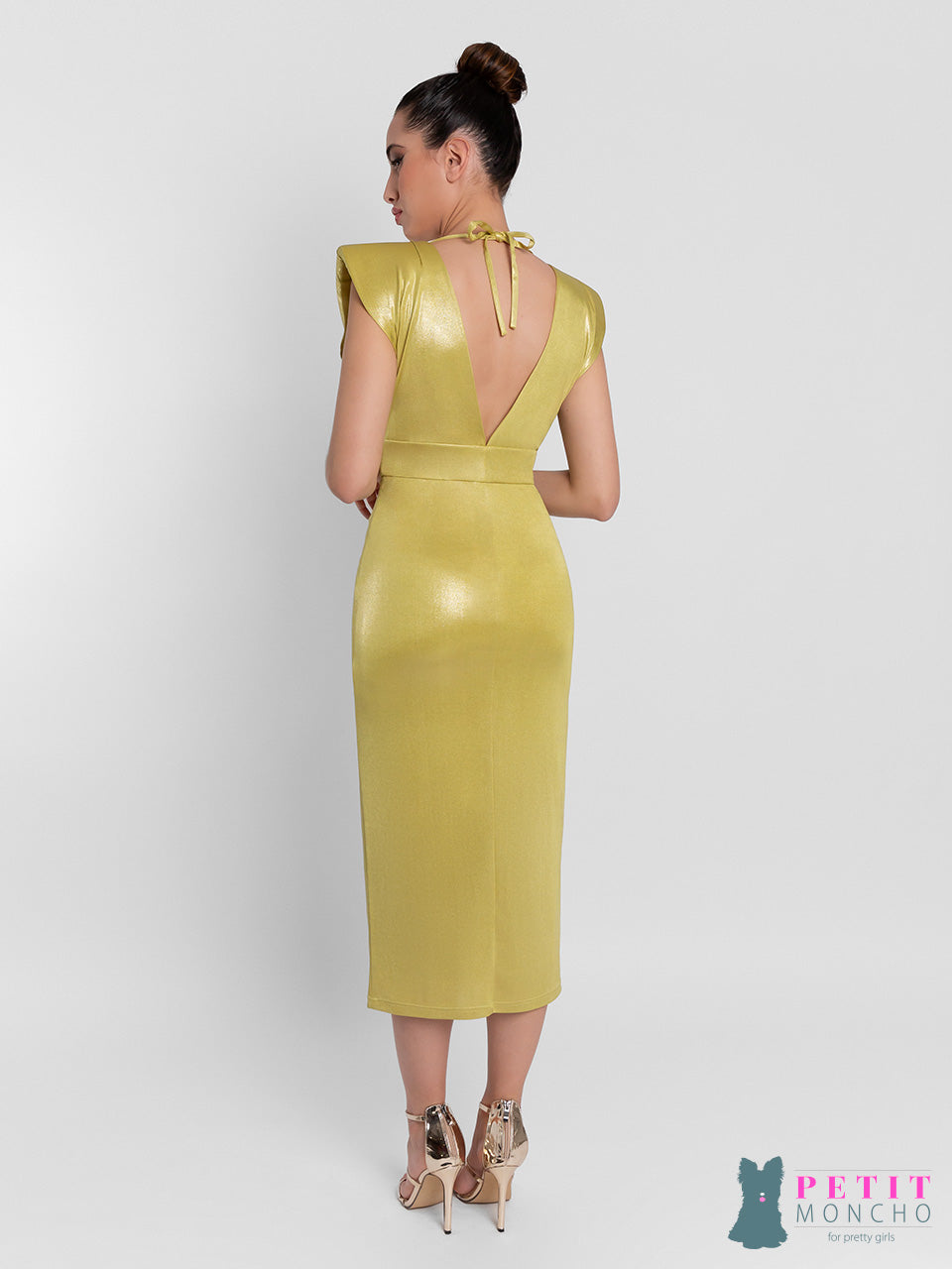 Vestid midi recto y laminado de escote profundo y manga corta