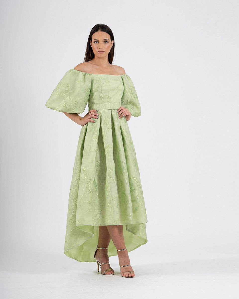 Vestido midi asimétrico de escote bardot con manga abullonada