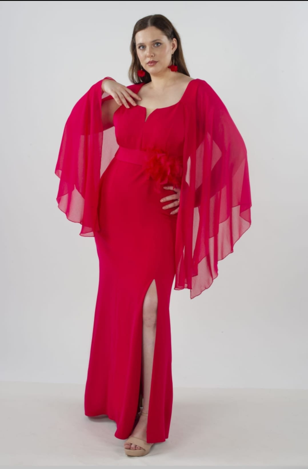 Vestido largo rojo con capa Mía Miró