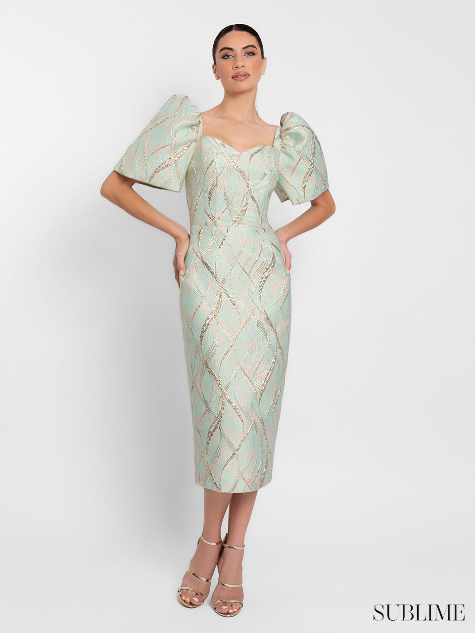 Vestido midi jackard recto y estampado con manga de farol y escote corazón