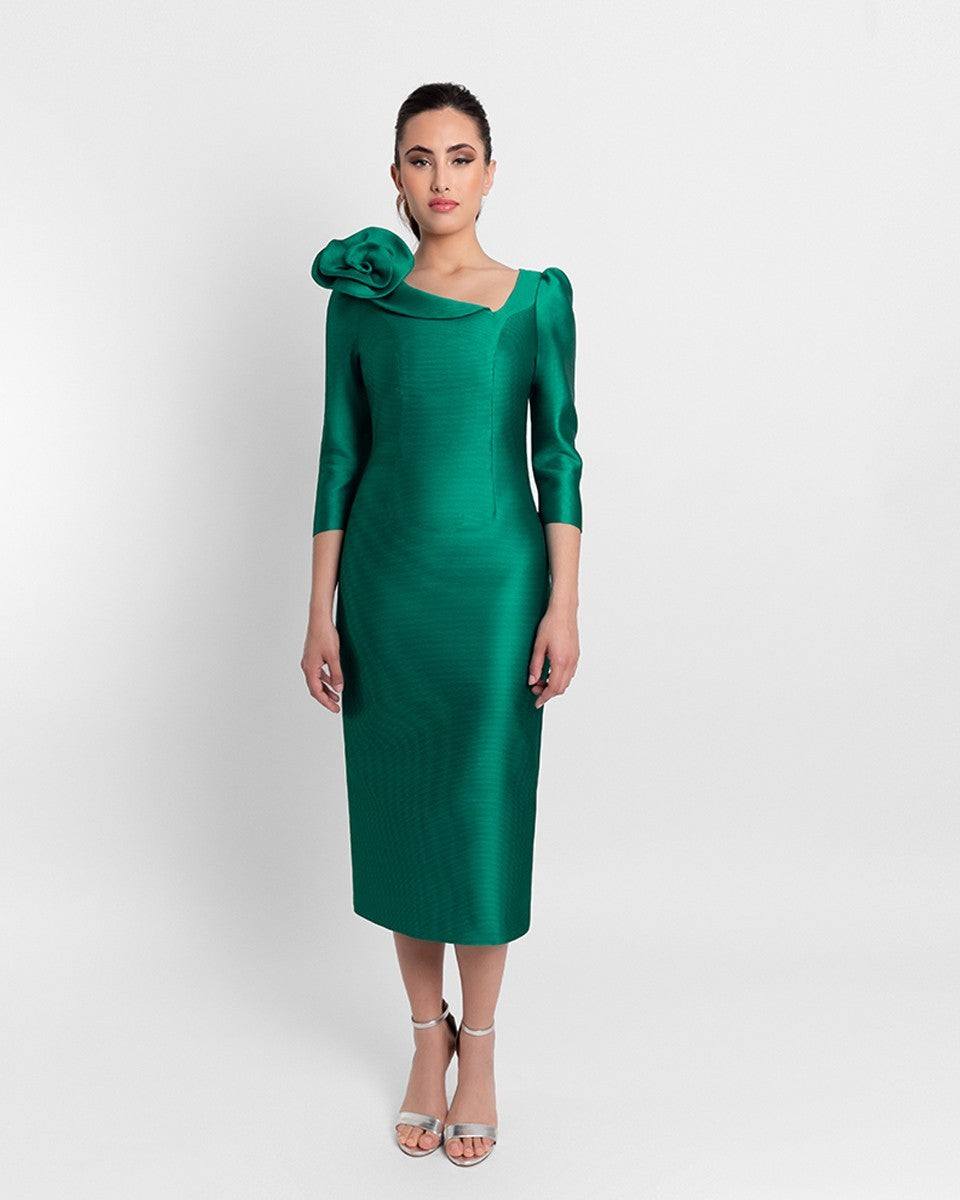 Vestido midi de escote asimétrico manga gigot con flor al hombro