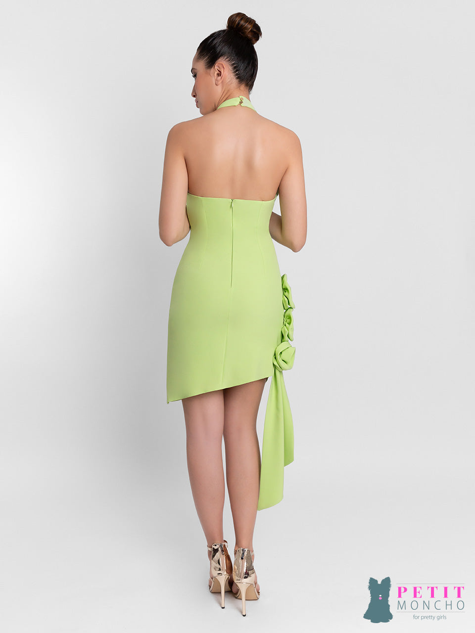 Vestido corto sin mangas plisado de escote Halter con flores