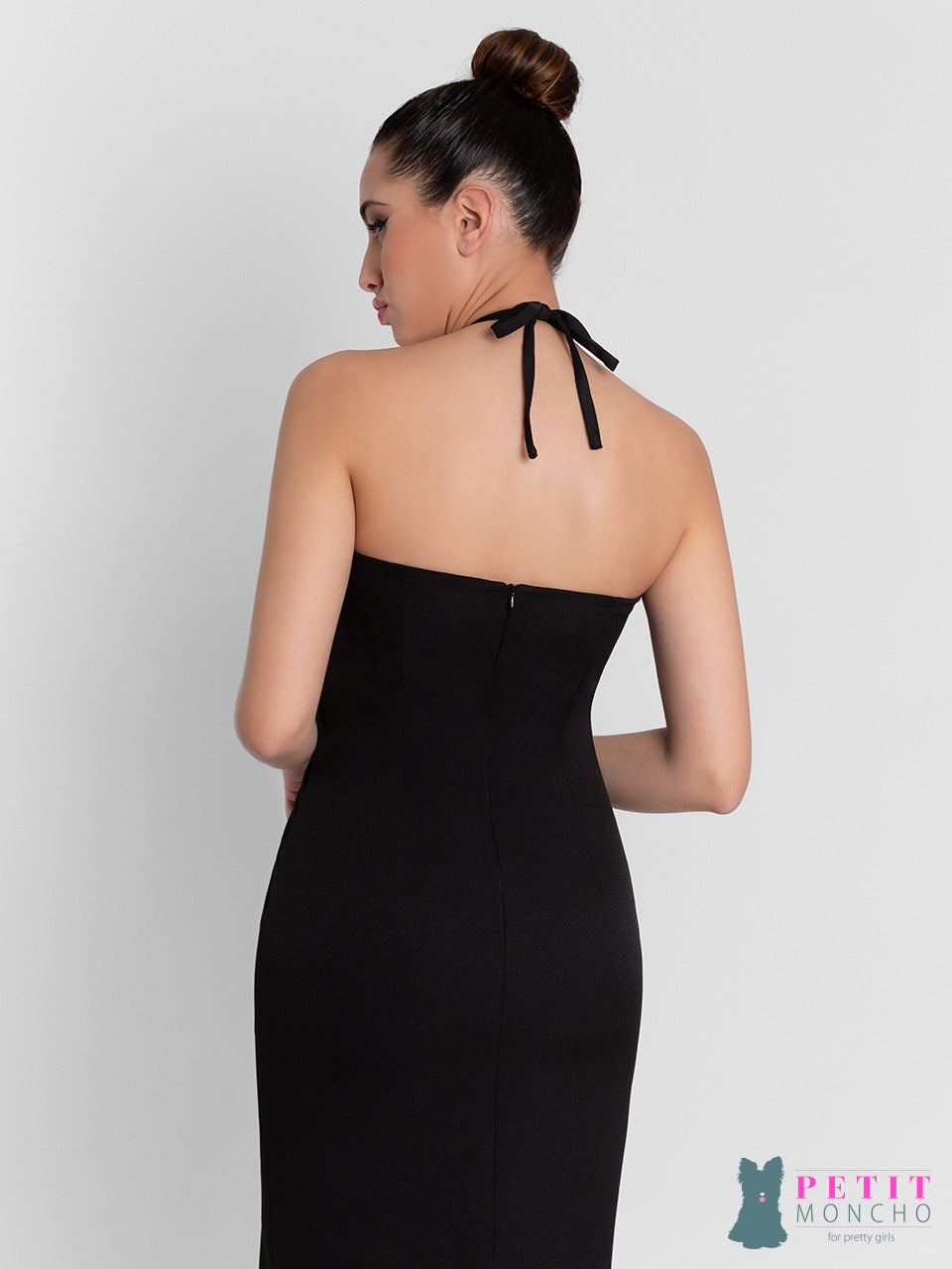 Vestido midi recto escote Halter con anillas a centro y espalda descubierta