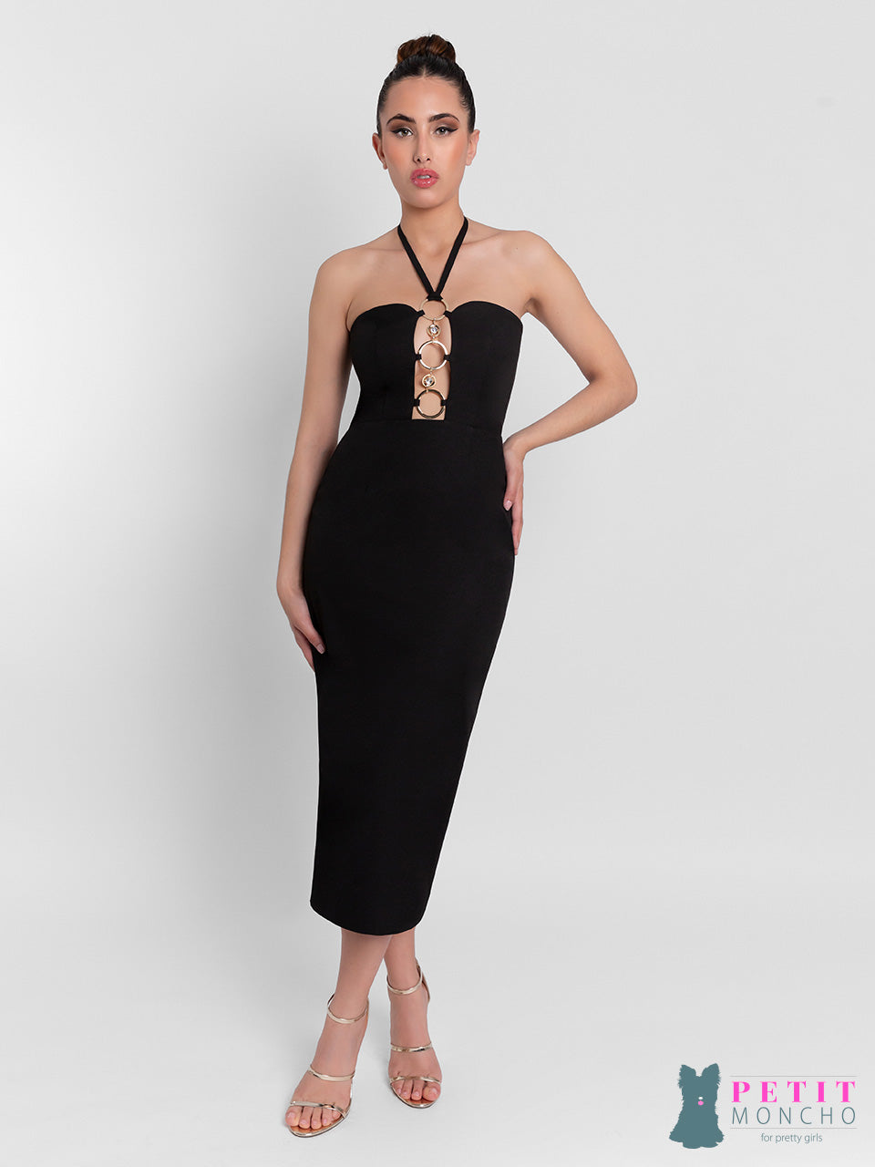 Vestido midi recto escote Halter con anillas a centro y espalda descubierta