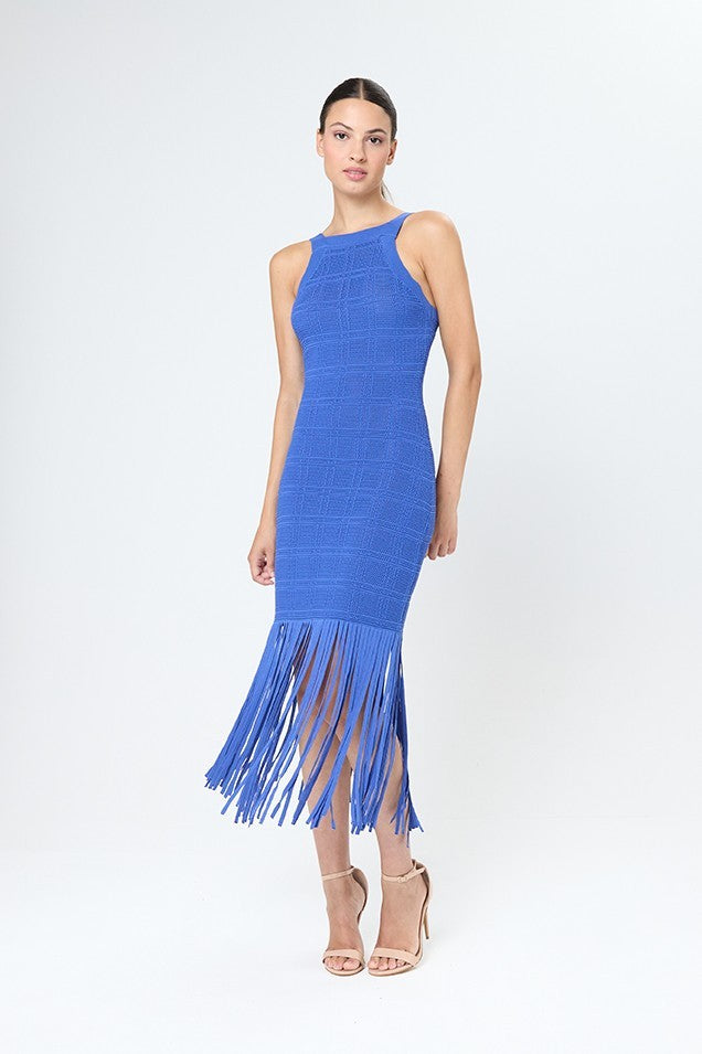 Vestido largo y recto de escote alter sin mangas con flecos