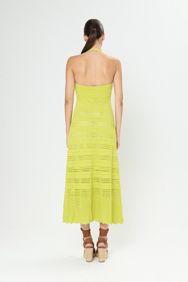 Vestido largo sin mangas de escote en V anudado al cuello con espalda descubierta