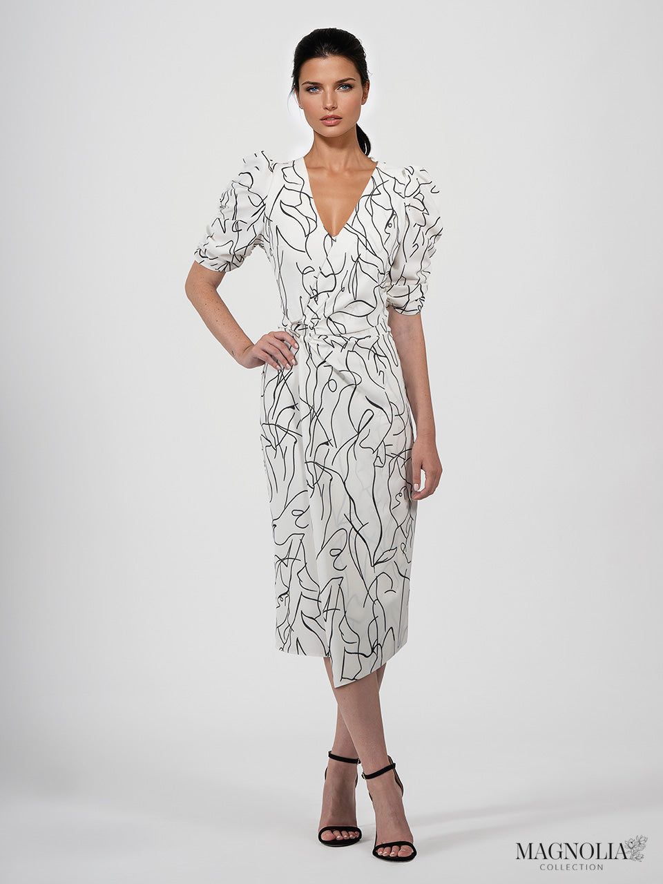 Vestido midi recto estampado y cruzado con manga gigot