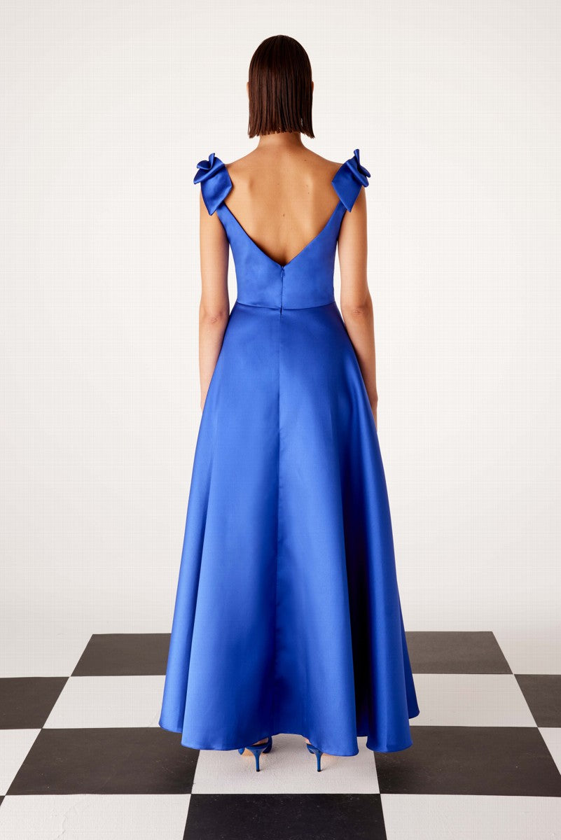 Vestido largo corte princesa plisado con escote en V y lazos en hombros