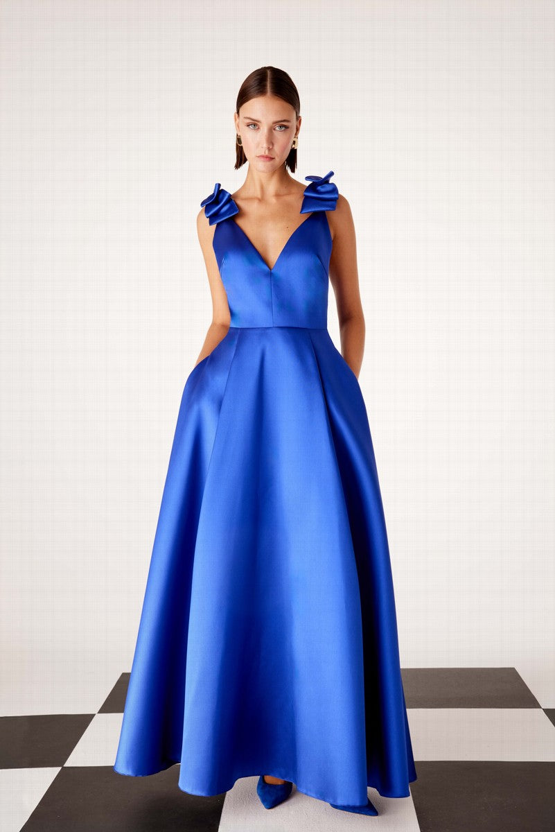 Vestido largo corte princesa plisado con escote en V y lazos en hombros