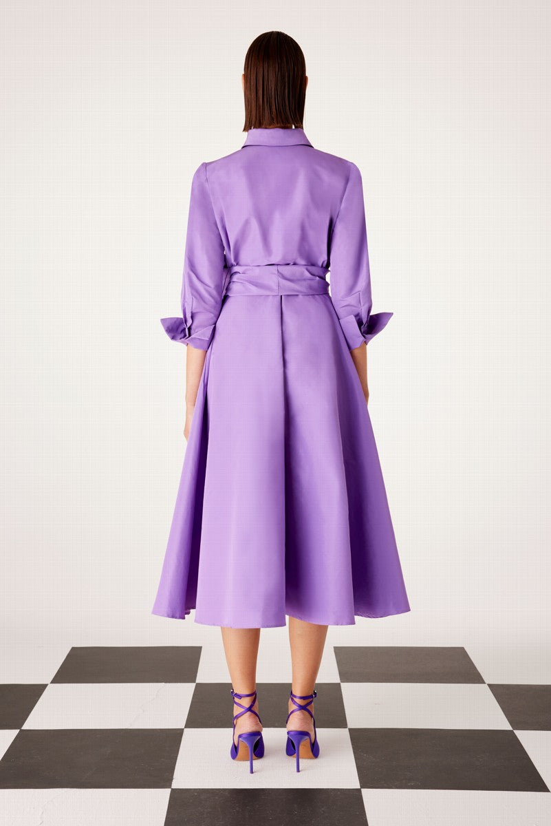 Vestido morado midi camisero de Carla Ruiz