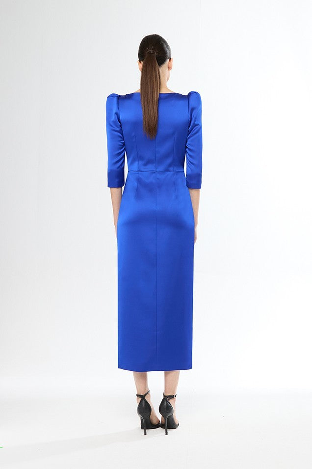 Vestido corto cruzado y plisado manga francesa con volantes y abertura