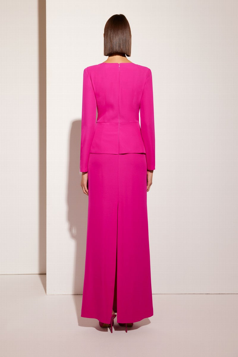 Vestido largo de escote cruzado manga larga con volante y aplique de pedrería