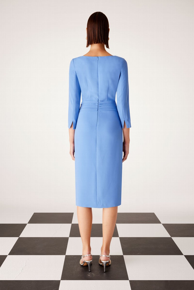 Vestido corto cruzado y plisado manga larga con volantes y aplique