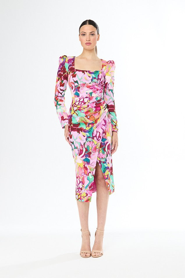 Vestido midi estampado y plisado e escote recto con manga gigot y abertura