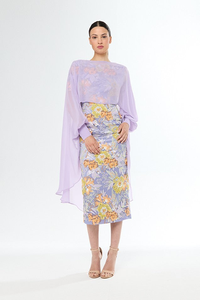 Conjunto de vestido recto estampado y capa de gasa asimétrica