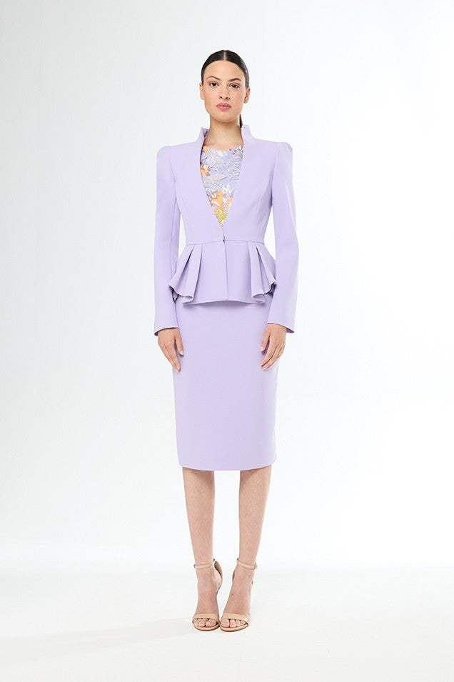 Conjunto de chaqueta de volantes y vestido midi recto estampado