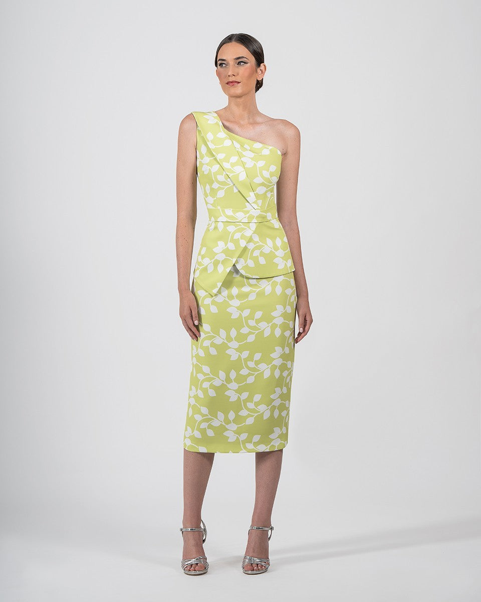 Vestido corto recto y asimétrico de estampado floral con una manga y peplum