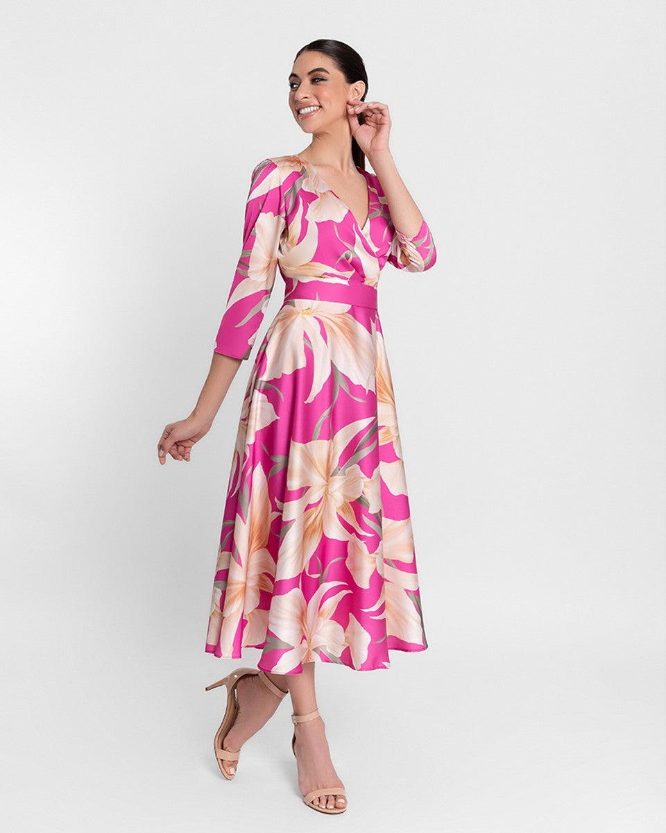 Vestido midi cruzado de satén con estampado de flores y cinturón