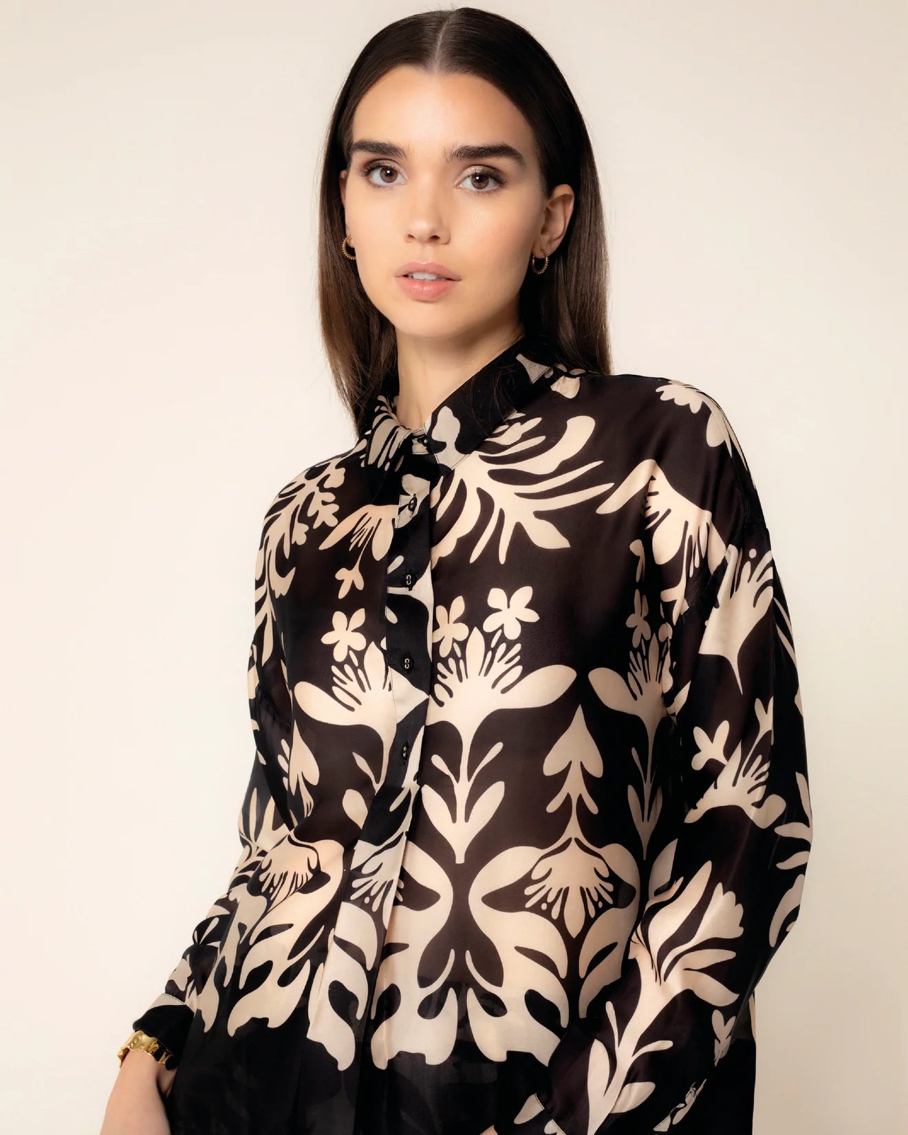 Blusa Satinada Negra Amara Niza