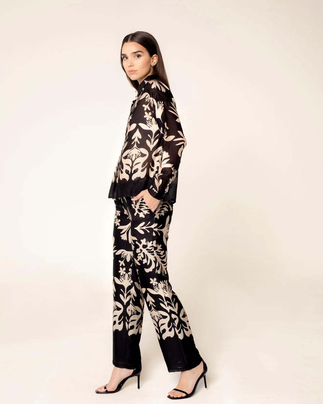 Blusa Satinada Negra Amara Niza