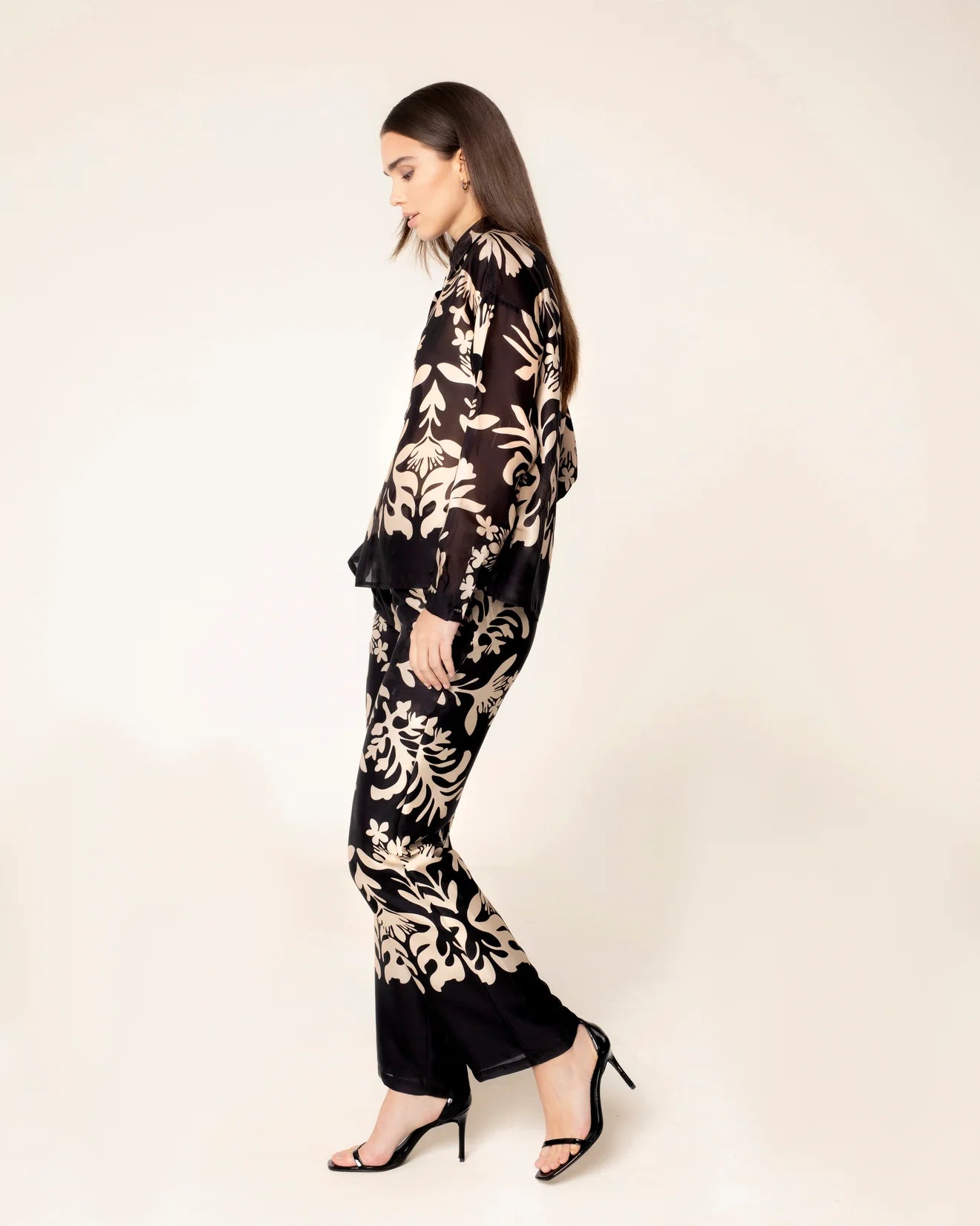 Blusa Satinada Negra Amara Niza