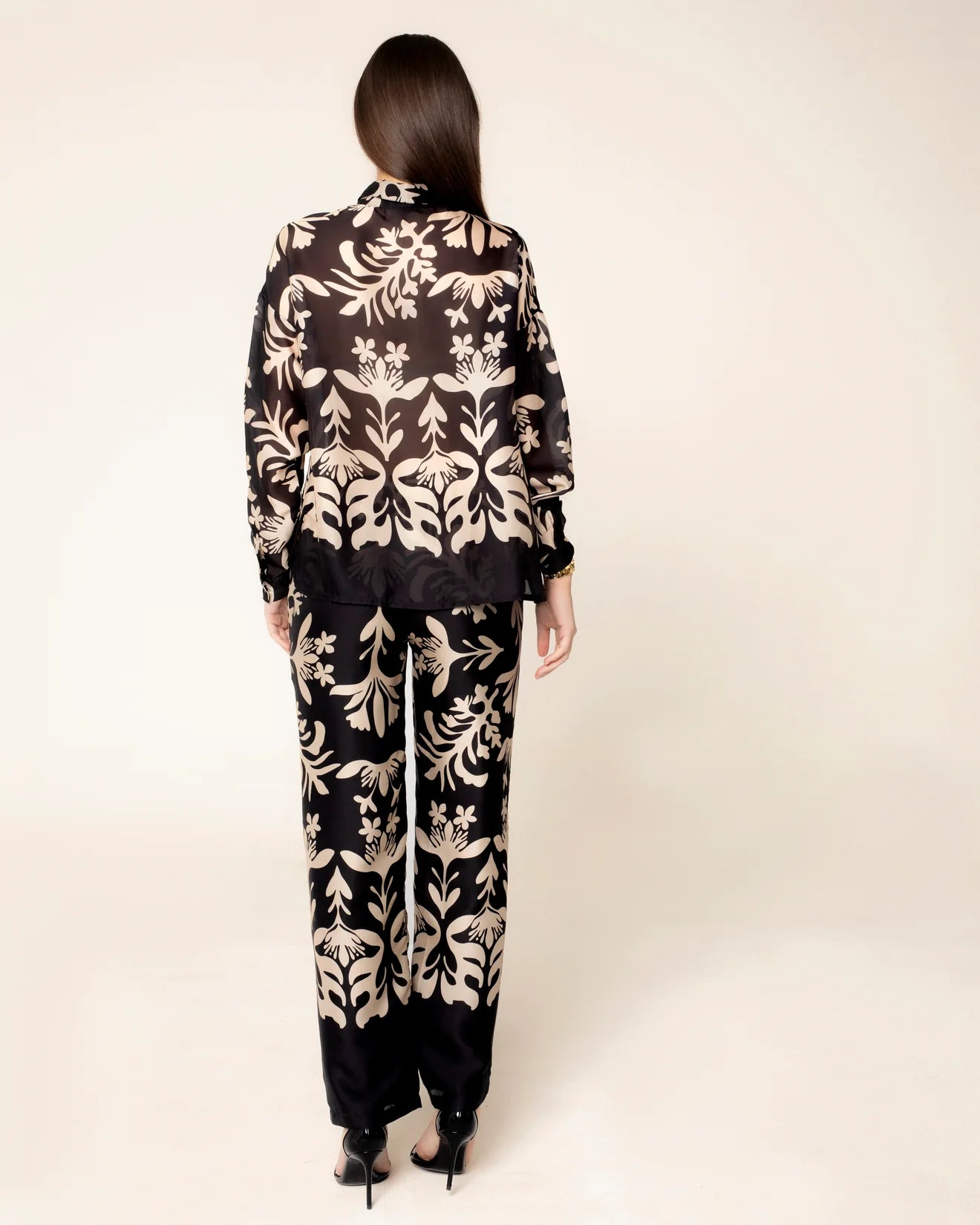 Blusa Satinada Negra Amara Niza