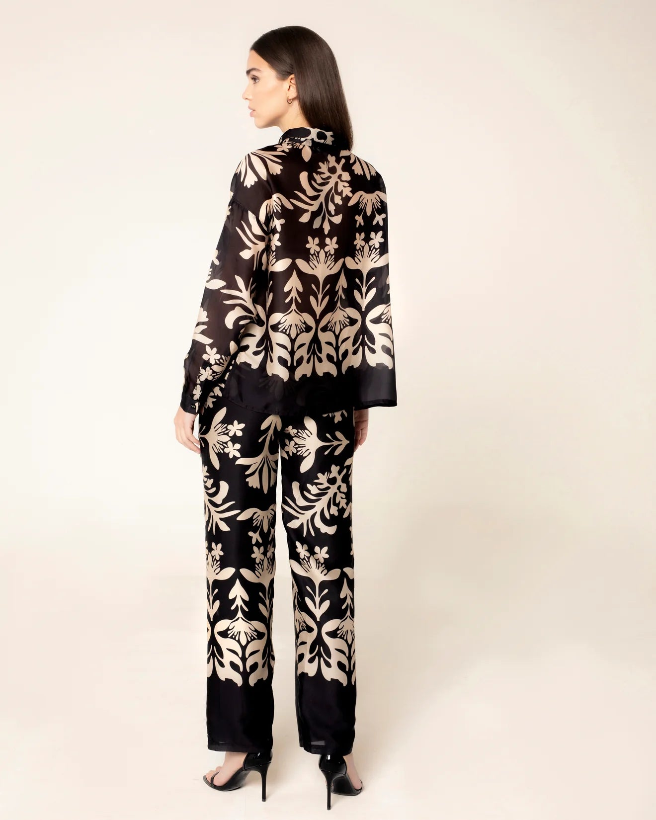 Blusa Satinada Negra Amara Niza