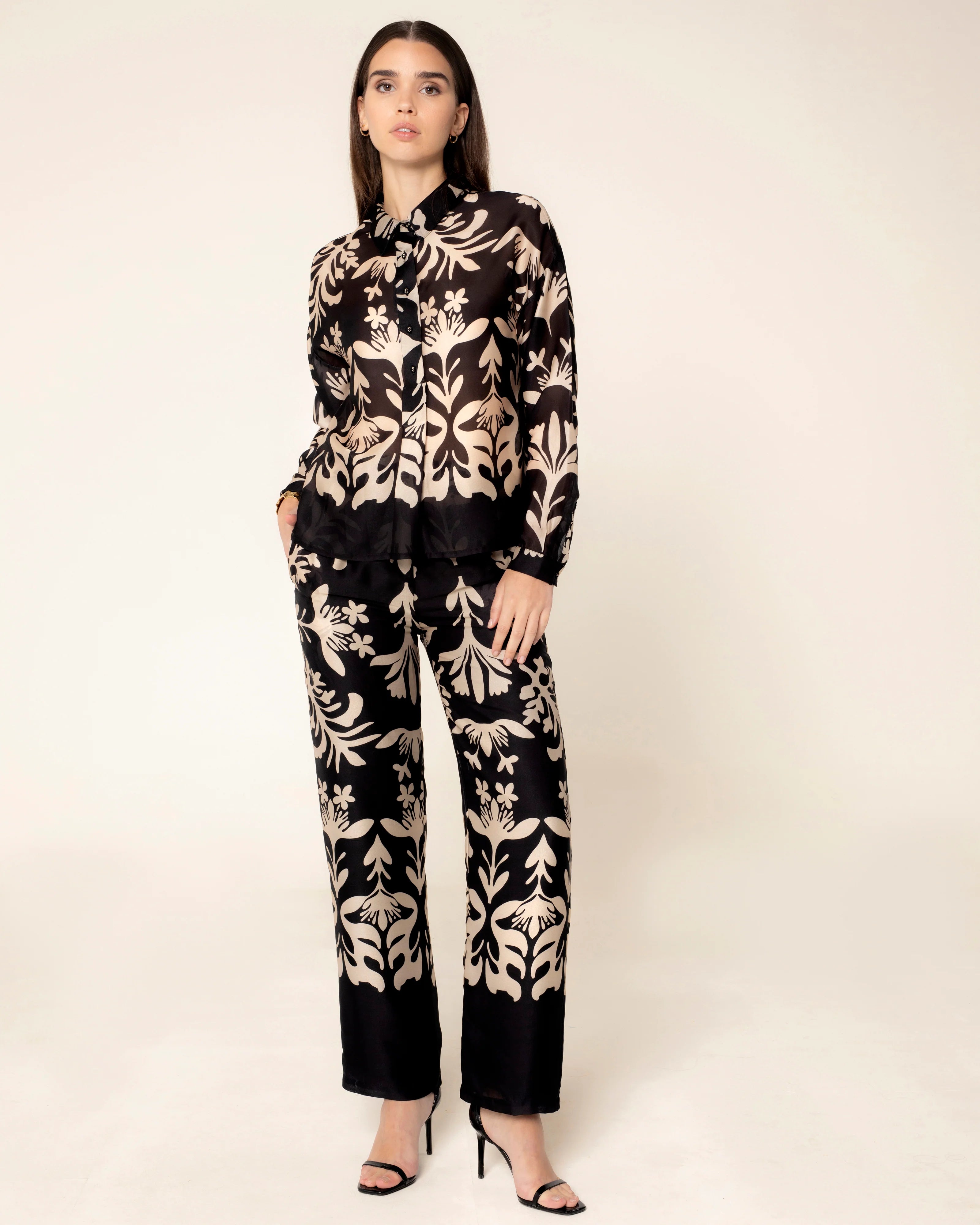 Pantalon Satinado Beige Y Negro Amara