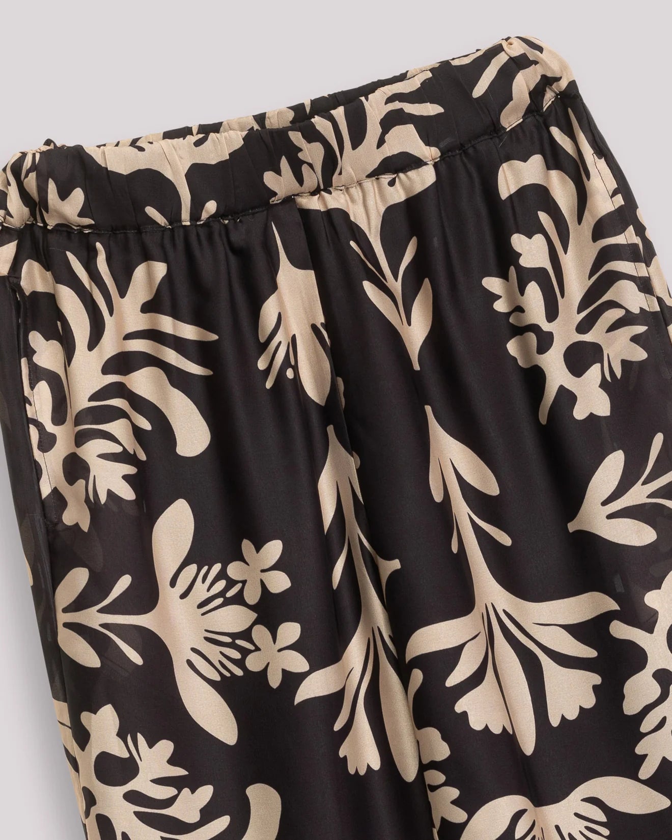 Pantalon Satinado Beige Y Negro Amara