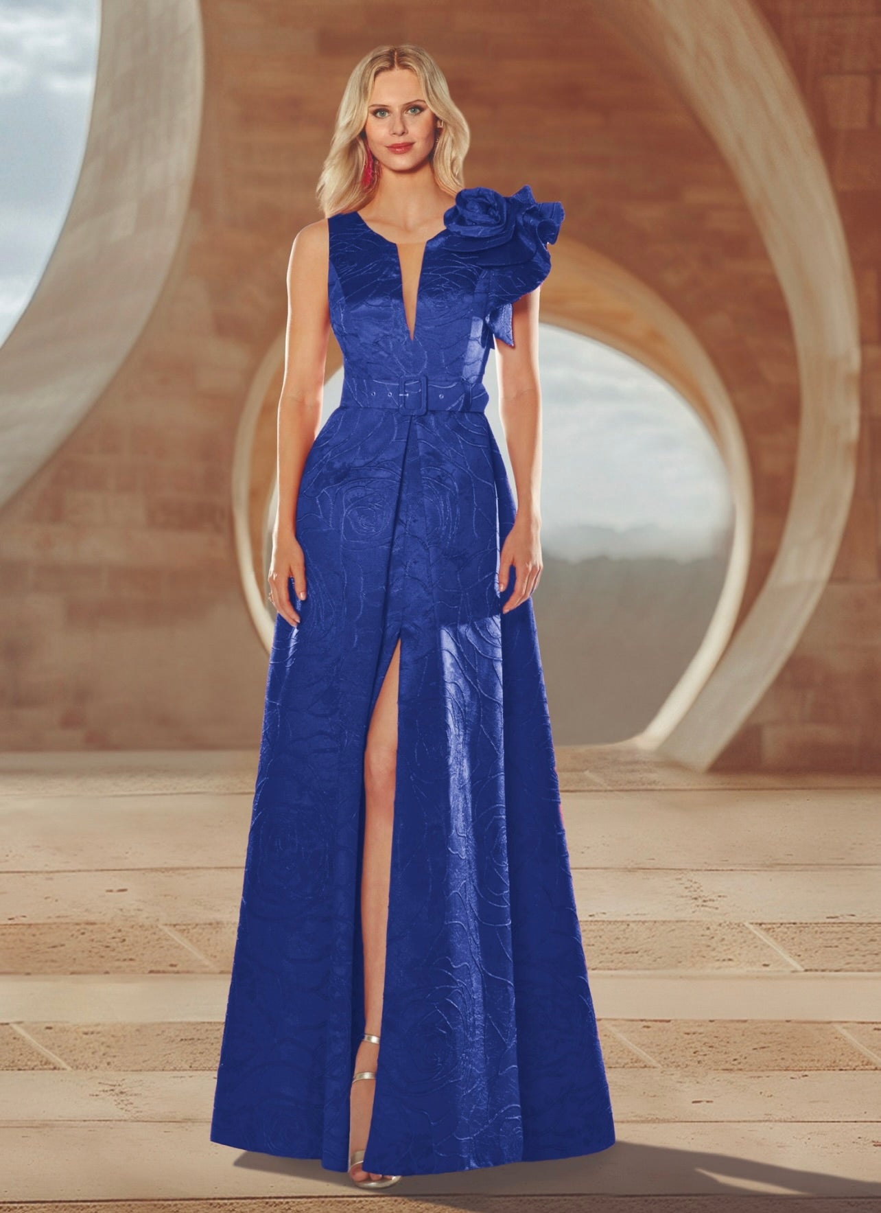 Vestido largo jackard plisado con volantes en forma de flor y abertura