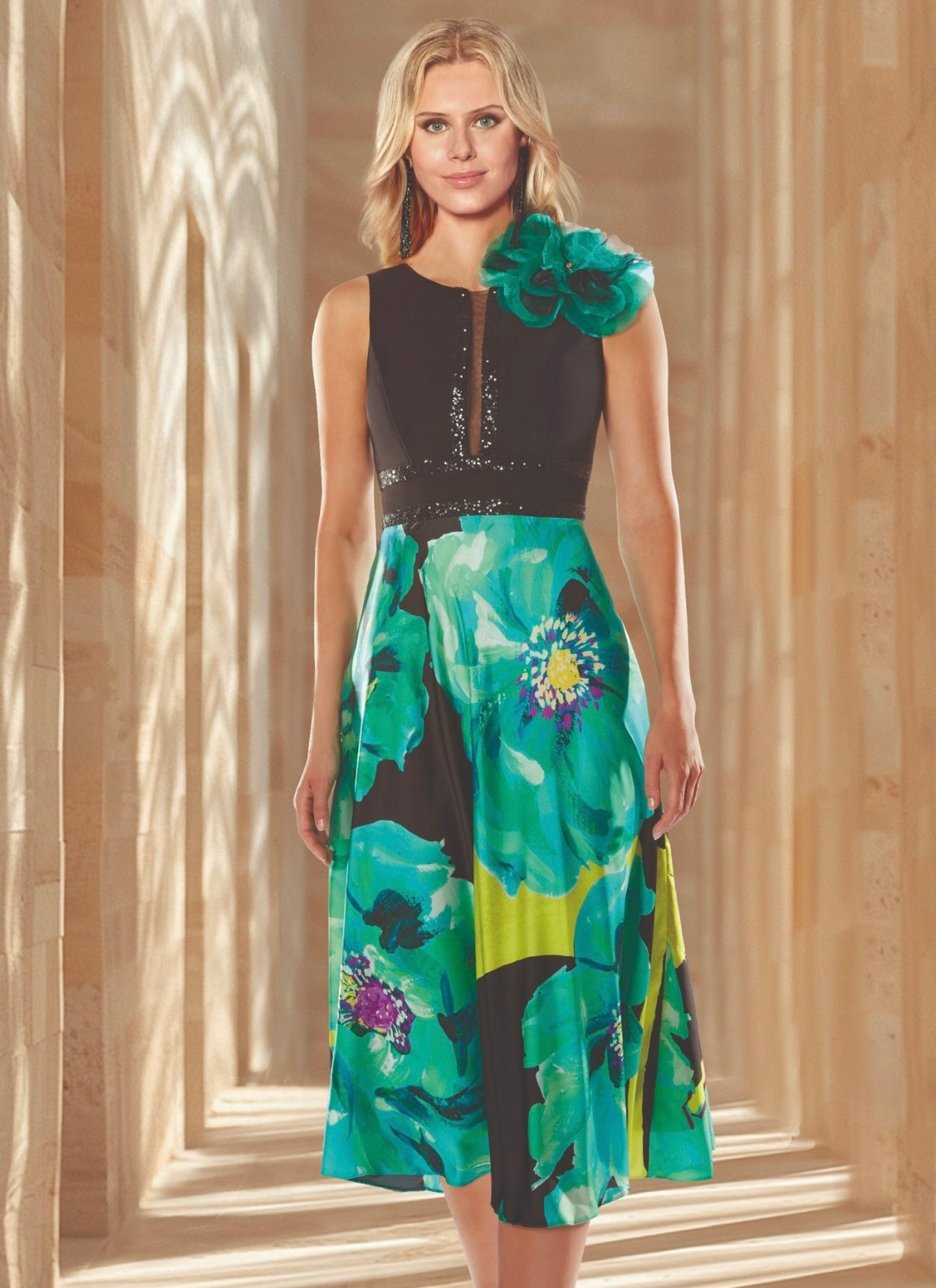 Vestido midi estampado de escote ilusión con flor y lentejuelas