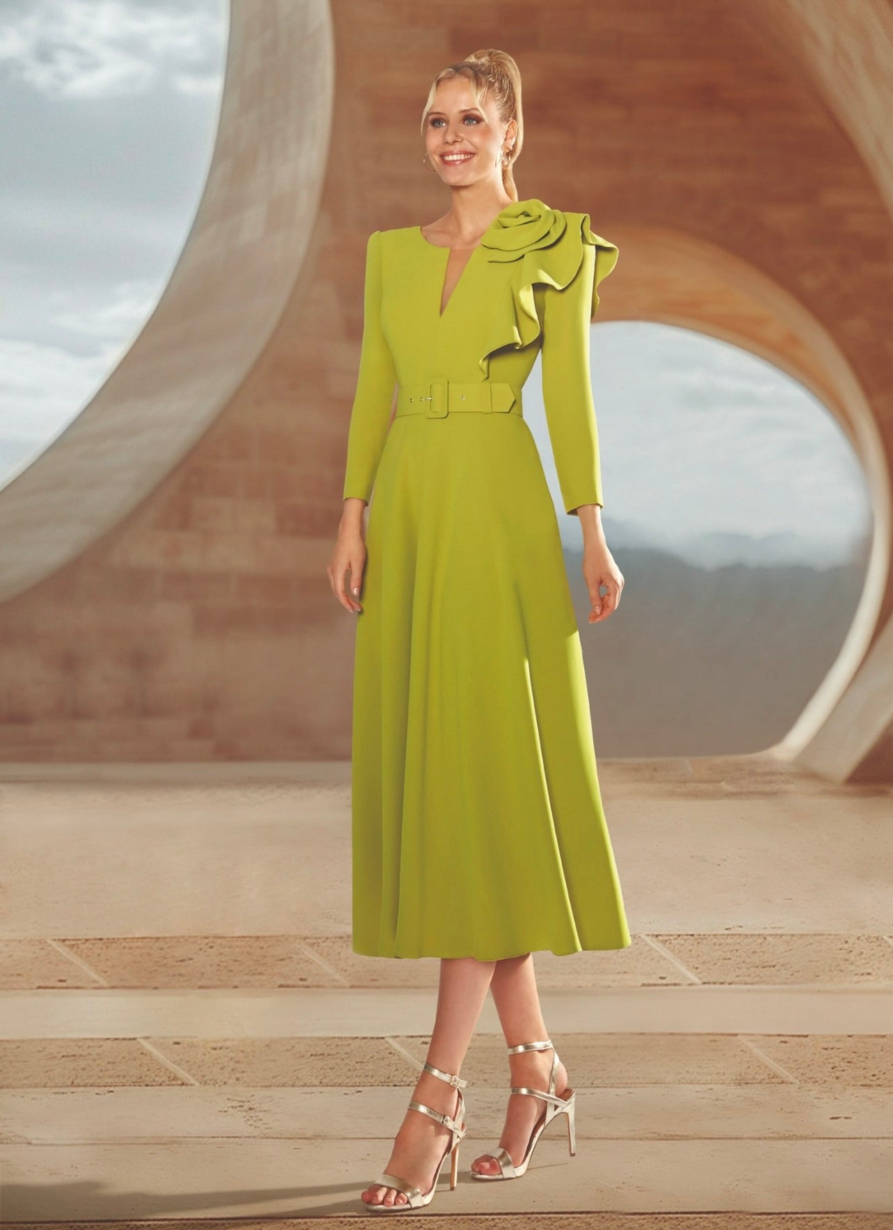 Vestido midi de volantes manga francesa con escote en V y cinturón