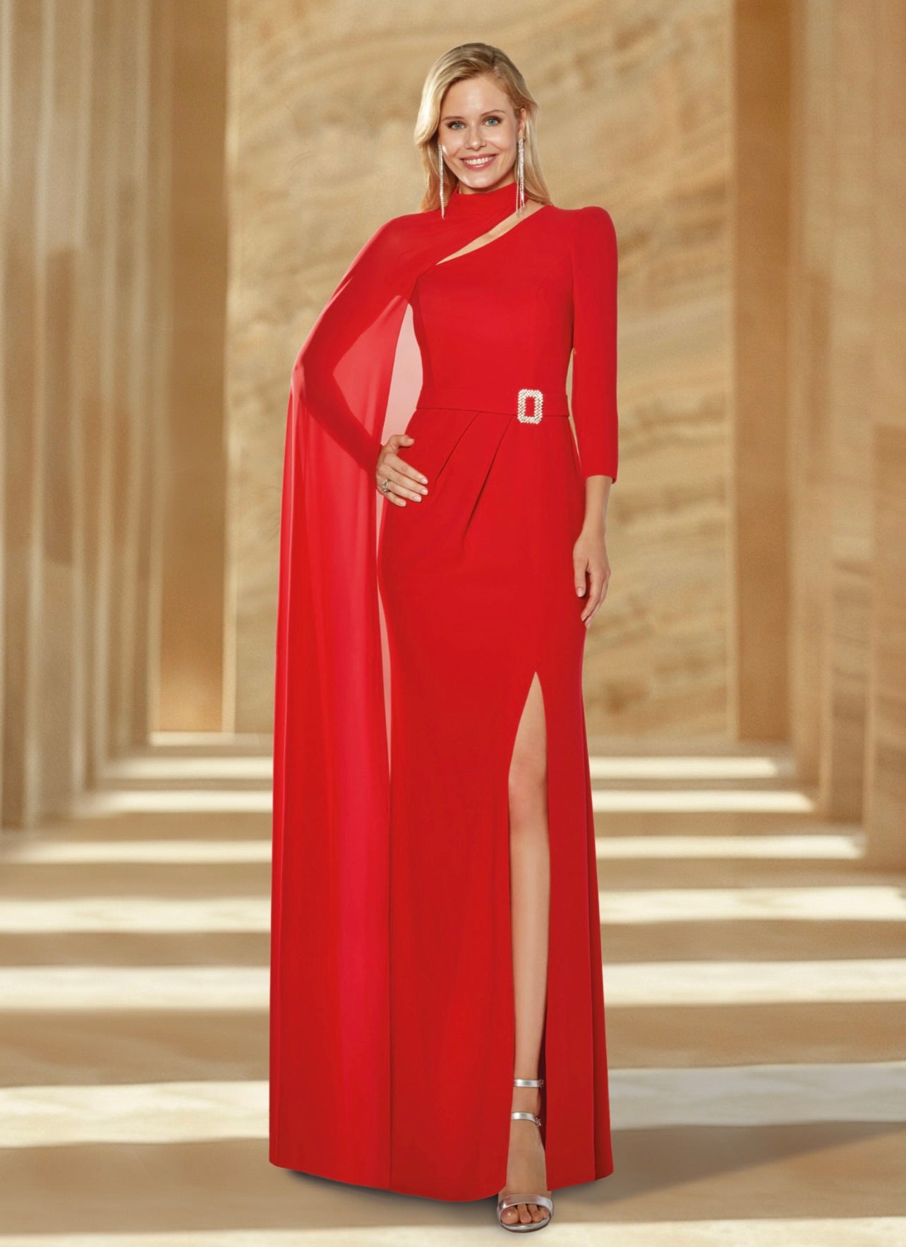 Vestido largo de una manga asimétrico con cinturón y capa de gasa