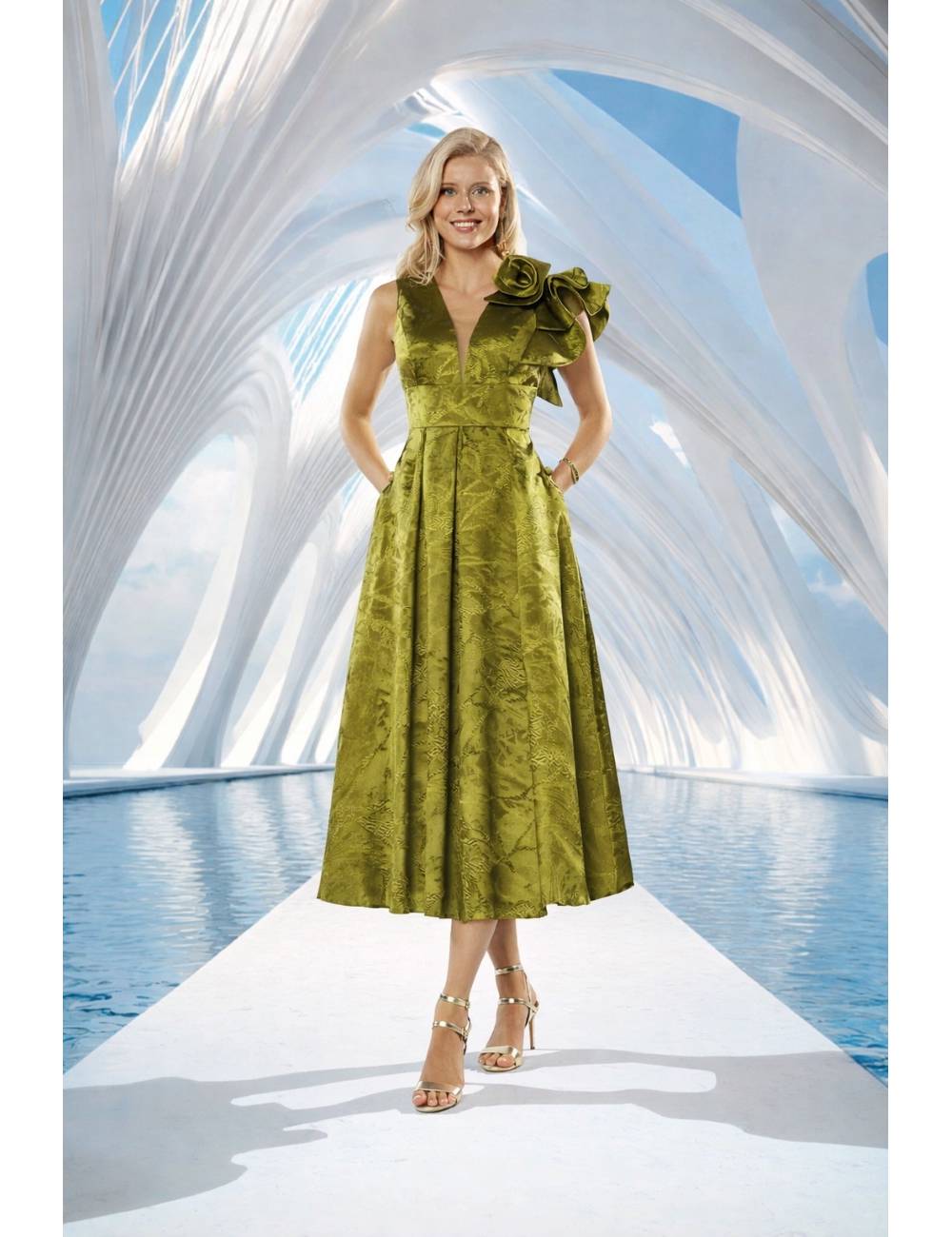 Vestido midi abertura central y escote profundo Nati Jiménez